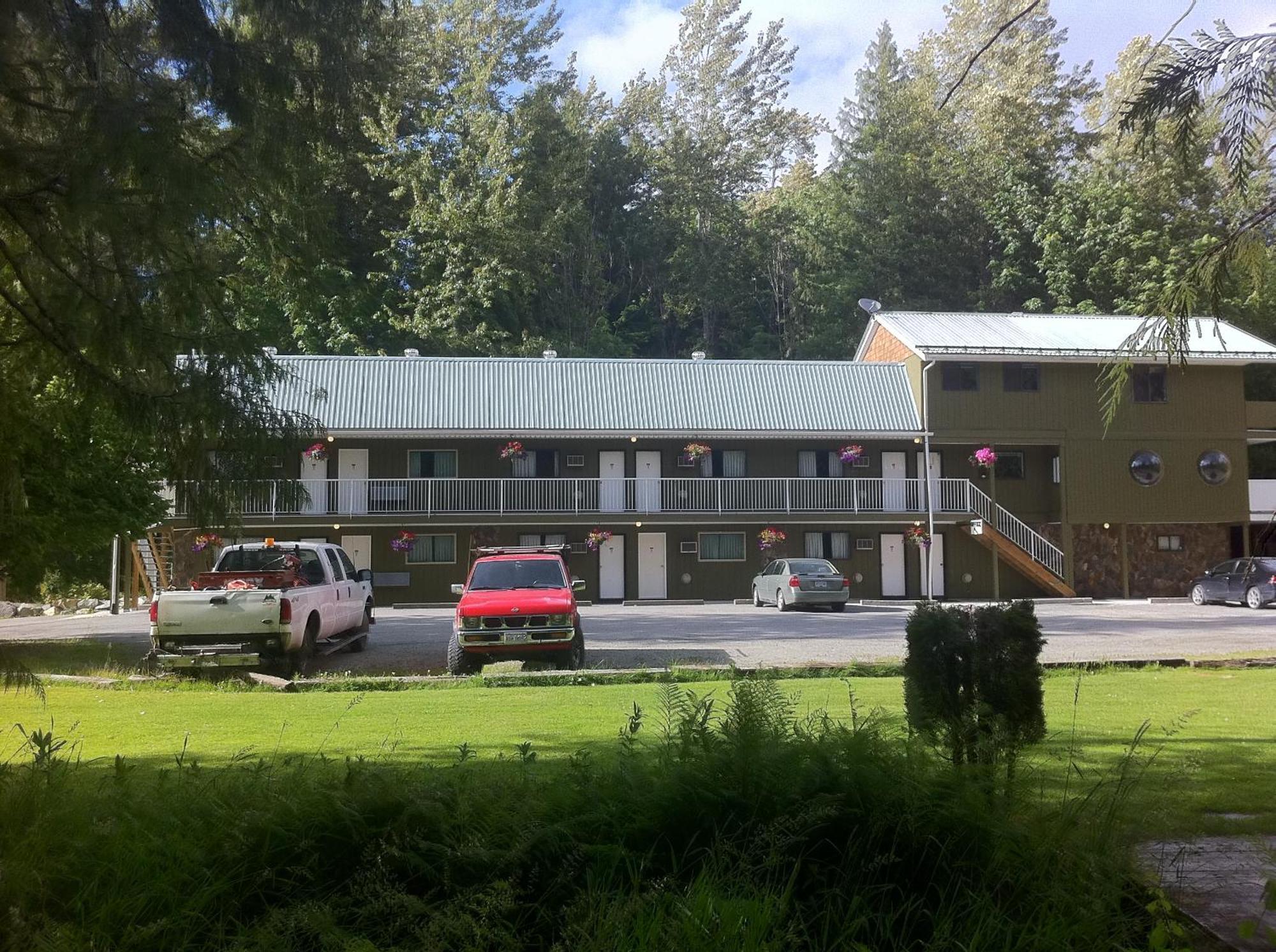 The Hitching Post Motel Pemberton Buitenkant foto