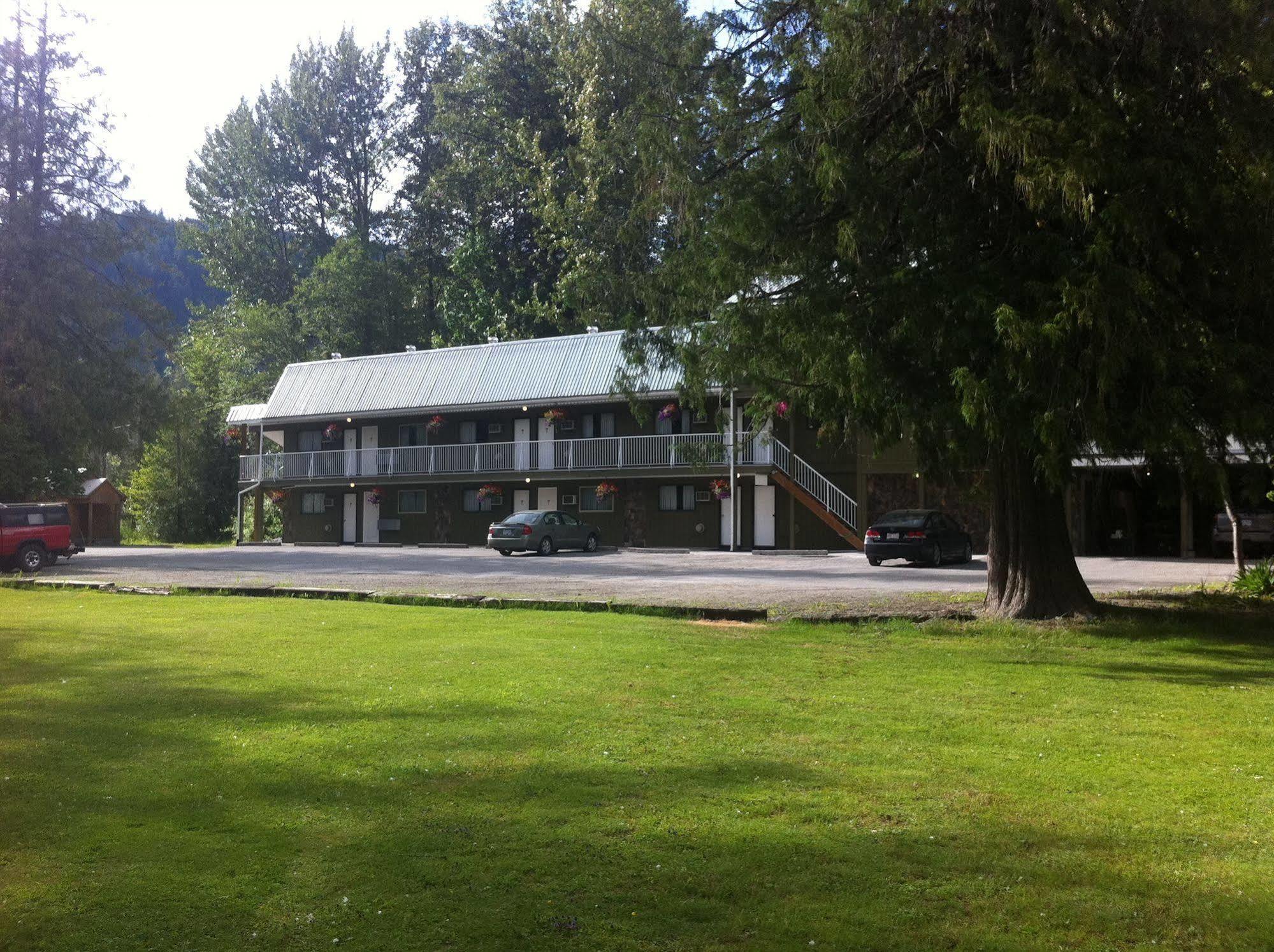 The Hitching Post Motel Pemberton Buitenkant foto